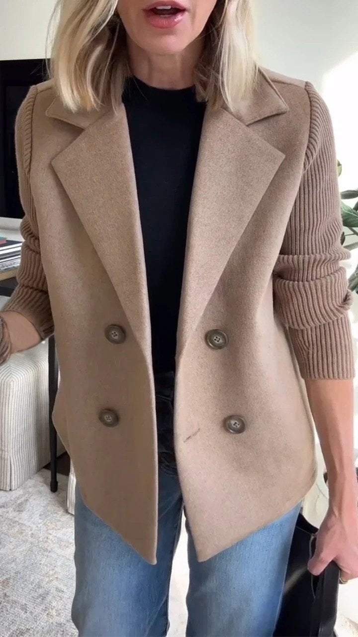 Barbi – elegáns kötött ujjú blézer, viselet közben