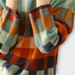 Réka patchwork mintás garbónyakú pulóver – teljes megjelenés