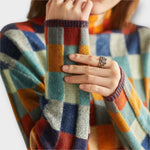Réka patchwork mintás garbónyakú pulóver – stílusfotó
